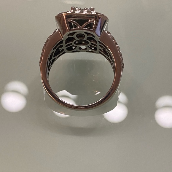 Engagement ring - Picture 10 of 10